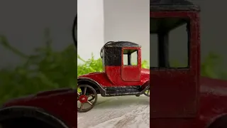 Коллекционная ёлочная игрушка "Старое Авто" .Работа выполнена в технике "папье-маше"