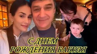 Анастасия Шубская жена Александра Овечкина со своей родней поздравила бабушку с днем рождения