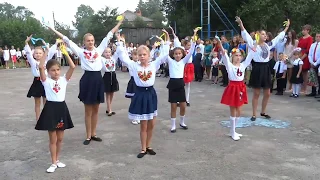 Танок групи «Life Dance» на святі Першого  дзвоника