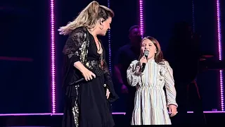 Kelly Clarkson - Heartbeat Song ft. River Rose (Las Vegas Aug. 18. 2023)