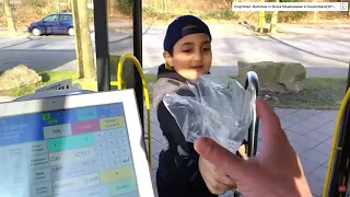 Reaktion auf Junge verarscht Busfahrer mit Haselnüssen (Dumm)
