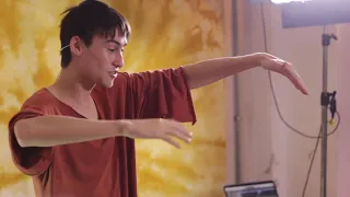 Jacob Collier modulating to G HALF SHARP