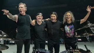 «Metallica» на концерте в Москве спела «Группу крови»