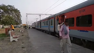 Jammu Tawi - Kolkata Express 13152 |  Arriving at Seohara Railway Station | 9 Ghante ki Deri se WAP7