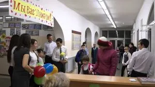 Поздравление учеников школы № 2 своих учителей в день учителя (видео №1)
