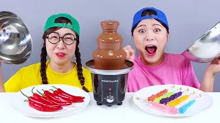 Desafío de fondue de chocolate con comida real DONA