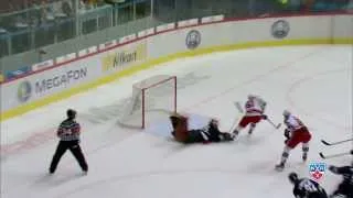 Фантастический сэйв Бэрри Браста / Barry Brust makes a brilliant save in his KHL debut game