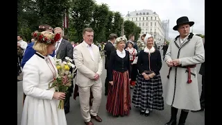 Праздник песни и танца открыт