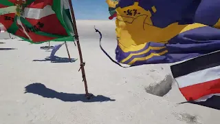 Se instala tercera bandera de CR en Salar de Uyuni, Bolivia. 27 nov 2023.