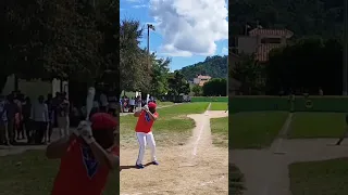 Vladimir Guerrero Jr jugando softball en República Dominicana