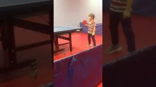 Richard Aubert 5 ans ACBB pingpong 2017 avec Chen enchainement coup droit revers