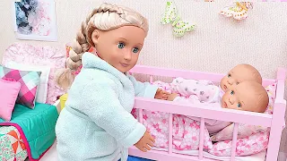 Mommy and twin baby dolls family routine in dollhouse - PLAY DOLLS