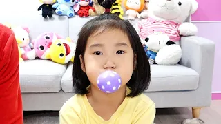 Boram s'amuse à jouer avec des ballons