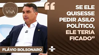 Flávio Bolsonaro comenta possível asilo político de Jair Bolsonaro