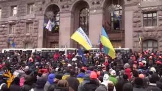 Protesters Aim Hoses At Police At Kyiv City Hall