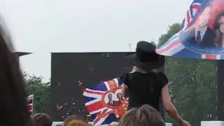 Royal wedding ceremony - Prince William + Kate sign registers at Westminster Abbey - MVI_2274.wmv