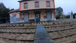 URBEX INCROYABLE DANS UNE ANCIENNE VOIE FERREE (TUNNEL ET GARE ABANDONNES)