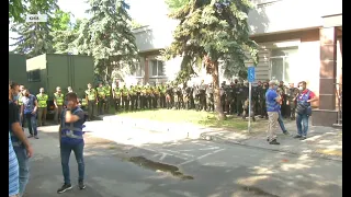 Справа Стерненка: біля Шевченківського райсуду зібралося багато правоохоронців / включення