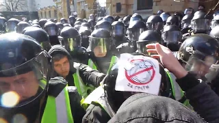 Акция "СвинарчуківПорашенка за ґрати!" против коррупции в оборонпроме. Наклейки