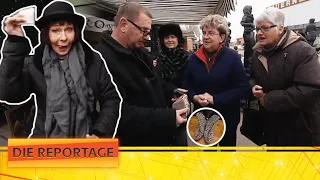 Dolly Schmidinger verkauft skurrile Schätze am Flohmarkt | Die Reportage | ATV