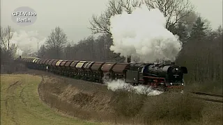 Zwei Dampfloks der Baureihe 44 vor einem 2000 Tonnen Zug