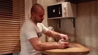 Макс Тесак готовит осьминога