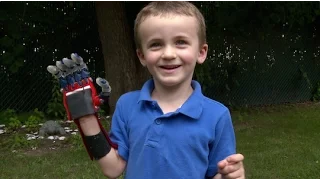 Kid Engineer: 3D-Printed Hand | Design Squad