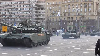 Putin is bringing troops into the center of Moscow! Парадная колонна бронетехники на Тверской!