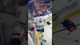 leon draisaitl takes picture with German fan