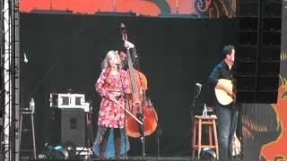 Alison Krauss & Union Station ft Jerry Douglas, "Ghost In This House" live at Hyde Park 2012