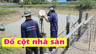 Anh em thợ cùng Thiện đổ cột cất nhà sàn lợp lá phía sau nhà [3 tháng 6, 2024]