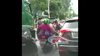 Viral !!kontainer vs pajero tn1