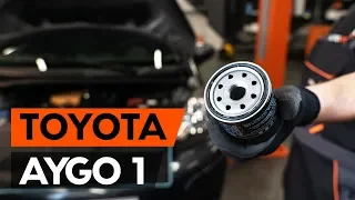 Come sostituire filtro olio motore e olio motore su TOYOTA AYGO 1 (AB10) [VIDEO TUTORIAL DI AUTODOC]