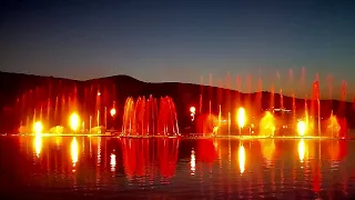 Шоу фонтанов в Абрау-Дюрсо ("Поющие фонтаны"). Июль 2021.