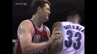 Luc Longley and Alonzo Mourning fight - 1994/04/15