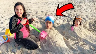 Shfa prank girls on beach