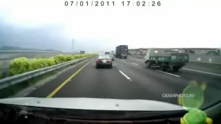 Fatal crash - Tyre explosion on the highway!!!