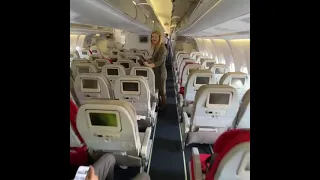 Успел за минуту пройти весь Airbus A330 Nordwind Airlines. В конце видео кабина пилотов 👨‍✈️