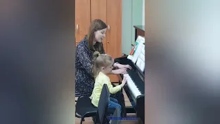 Авторская песенка "Голубика" на уроках музыки и фортепиано. Развитие детей. Уроки фортепиано.