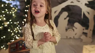 Amazing 4 year old sings Christmas song - Silent Night