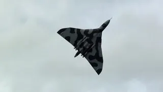 Vulcan XH558  Awesome Howl Sounds.