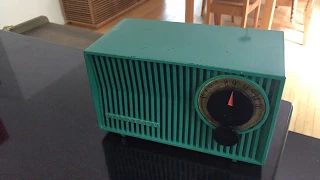 Kelly Green 1953 Motorola 53R(5) Tube AM Antique Radio Nice Color! Nice Performer!