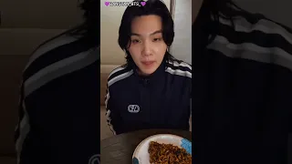 [All Sub ]SUGA WEVERSE LIVE🐱💕eating noodle's & Talking about tour😍