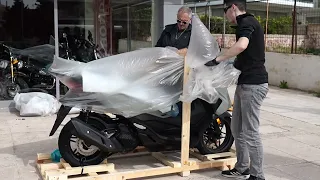 Unboxing HONDA FORZA 350 scooter 2024