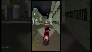 Mercedes Cortez in a black bike performs tricks in GTA Vice City 😎