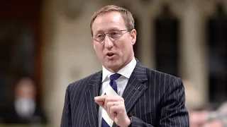 Peter MacKay says he’ll support Andrew Scheer in a leadership review