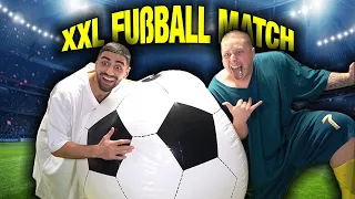 XXL FUßBALL MATCH mit AGRESSIONSPROBLEMEN + VERLIERER MUSS HUNDE FUTTER ESSEN / Jordan & Semih