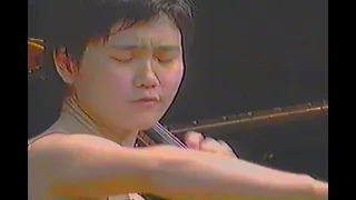 18-yr old Han-Na Chang plays Schumann Fantasiestücke (2001)