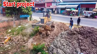 Wonderful! Technique Land filling Operator Bulldozer D31P Komatsu Push the soil And Dump Trucks