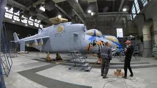 Časosběrné video tvoření tygří kamufláže na bitevní vrtulník Mi-24/35 číslo 3369.